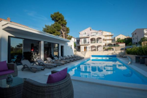 Apartmani Vila Lavanda I with heated pool